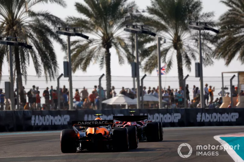 Carlos Sainz, Ferrari SF-24, Lando Norris, McLaren MCL38