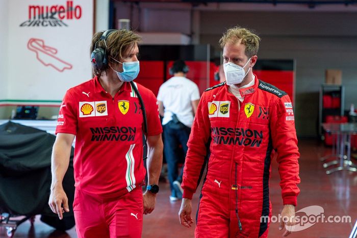 Sebastian Vettel, Ferrari, nei test al Mugello con il suo preparatore fisico