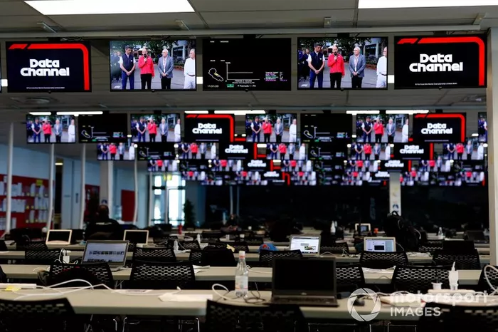 La sala de prensa vacía durante la rueda de prensa de la cancelación del GP de Australia