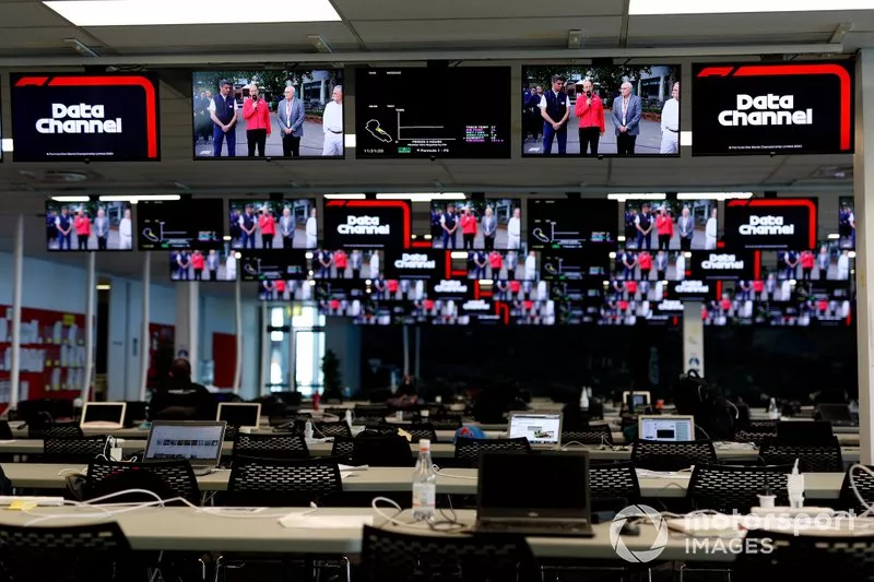 La sala de prensa vacía durante la rueda de prensa de la cancelación del GP de Australia