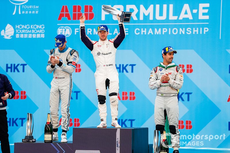Race winner Sam Bird, Envision Virgin Racing holds his trophy aloft on the podium alongside Edoardo Mortara, Venturi Formula E, 2nd position, Lucas Di Grassi, Audi Sport ABT Schaeffler, 3rd position