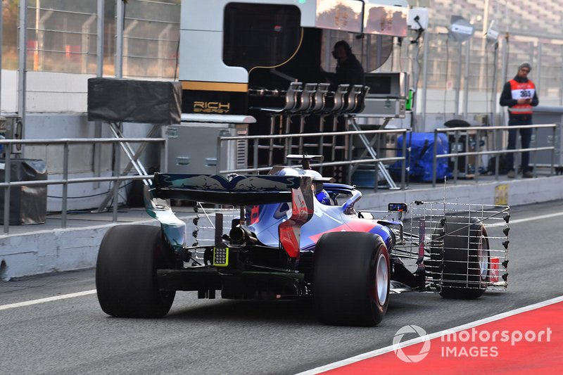 Scuderia Toro Rosso STR14 з вимірювальними приладами