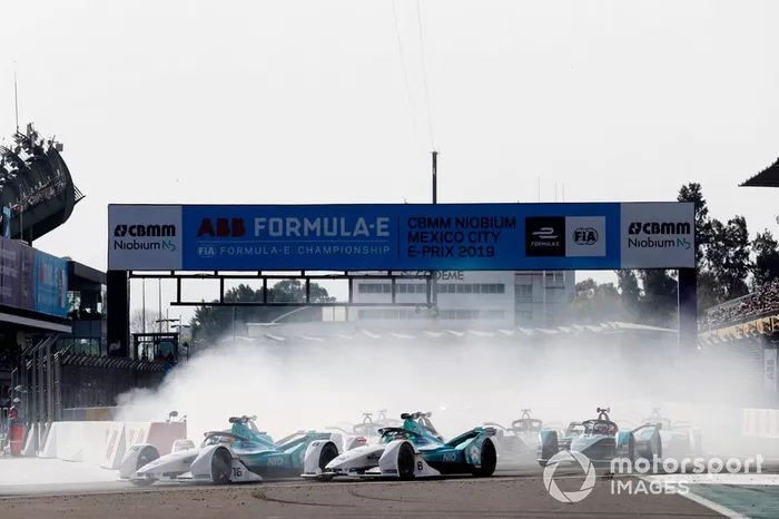 Oliver Turvey, NIO Formula E Team, NIO Sport 004, Tom Dillmann, NIO Formula E Team, NIO Sport 004 y Mitch Evans, Panasonic Jaguar Racing, Jaguar I-Type 3 