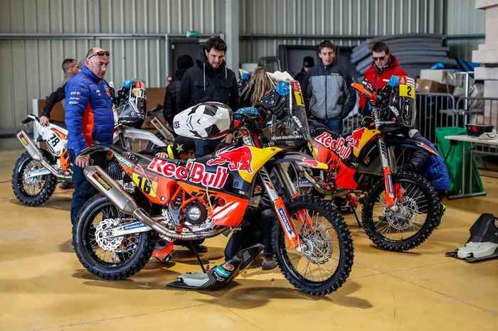 Verificaciones en Paul Ricard antes del embarque del Dakar 2020