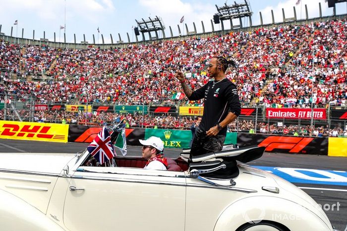 Lewis Hamilton, Mercedes AMG F1, en el desfile de pilotos