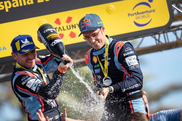 Winner Thierry Neuville, Nicolas Gilsoul, Hyundai Motorsport Hyundai i20 Coupe WRC