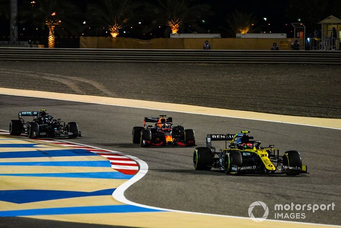 Esteban Ocon, Renault F1 Team R.S.20, Max Verstappen, Red Bull Racing RB16, Valtteri Bottas, Mercedes F1 W11