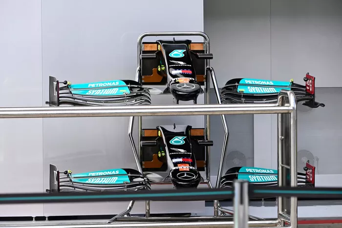 Detalle del frente y del alerón delantero del Mercedes W12