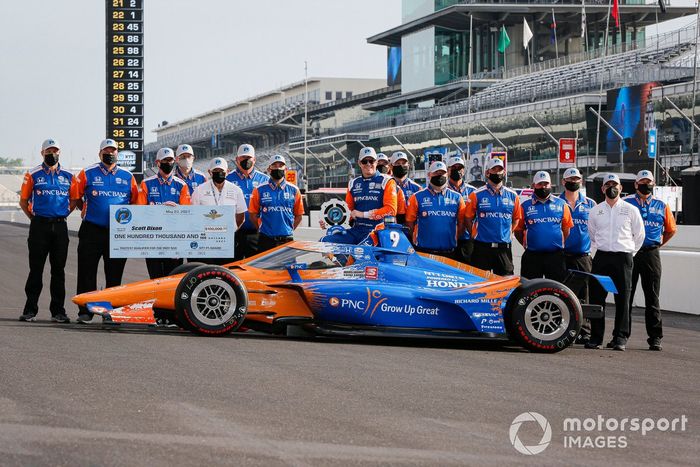 Ganador de la pole Scott Dixon, Chip Ganassi Racing Honda
