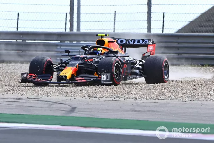 Sergio Pérez, Red Bull Racing RB16B se despista