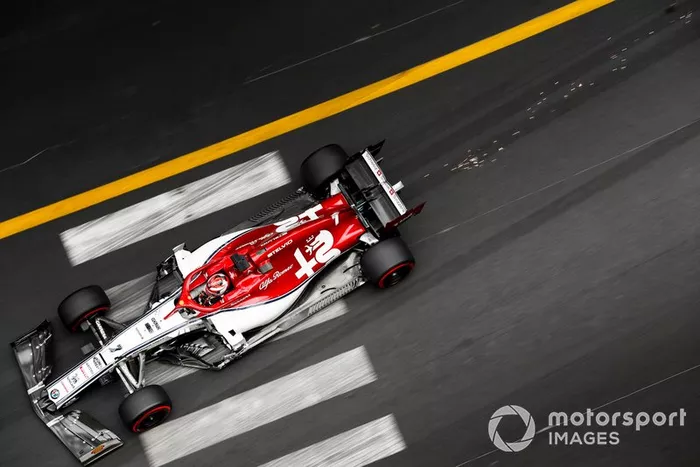 14: Kimi Raikkonen, Alfa Romeo Racing C38, 1'12.115