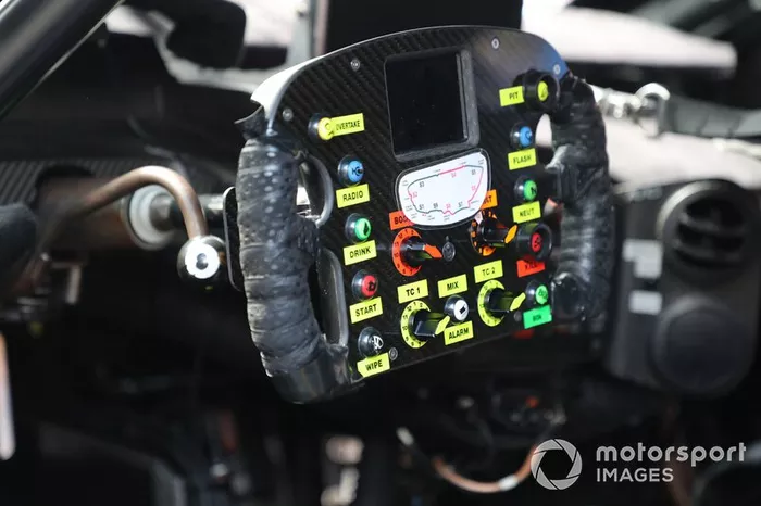 Volante del #69 Ford Chip Ganassi Racing Ford GT