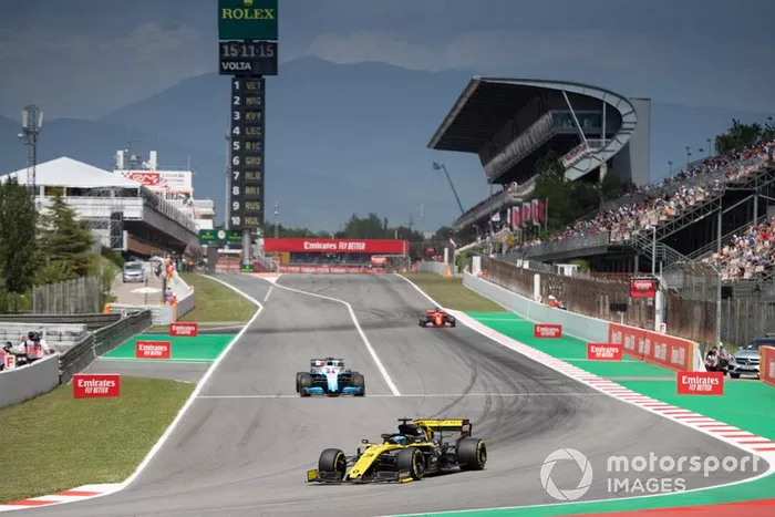 Daniel Ricciardo, Renault R.S.19, George Russell, Williams Racing FW42