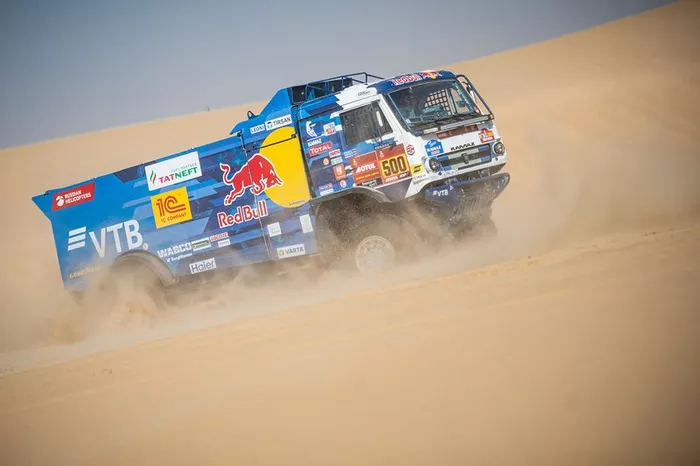 #500 Team KAMAZ Master: Eduard Nikolaev, Evgenii Iakovlev, Vladimir Rybakov