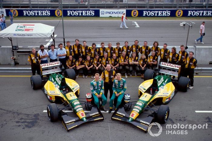 Johnny Herbert y Mika Hakkinen, Lotus con el equipo