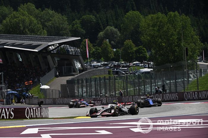 Nico Hulkenberg, Haas VF-24, Logan Sargeant, Williams FW46, Daniel Ricciardo, RB F1 Team VCARB 01