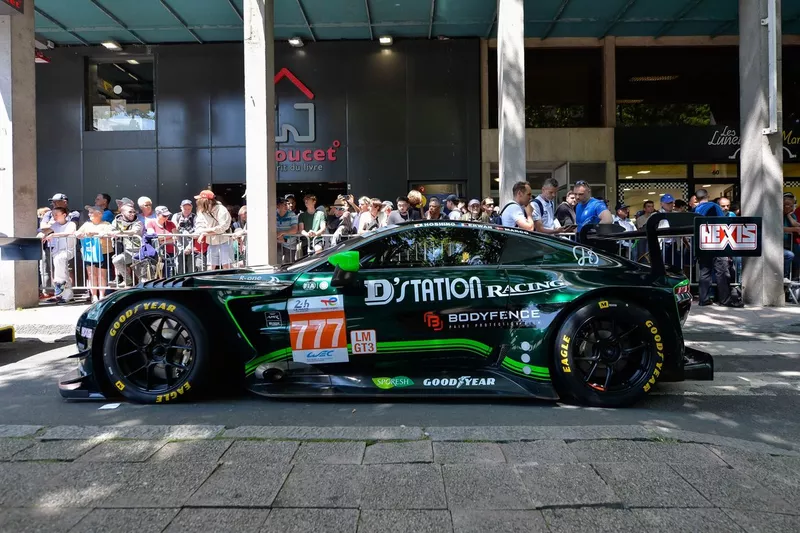 #777 D'Station Racing Aston Martin Vantage AMR LMGT3 de Satoshi Hoshino, Erwan Bastard, Marco Sorensen