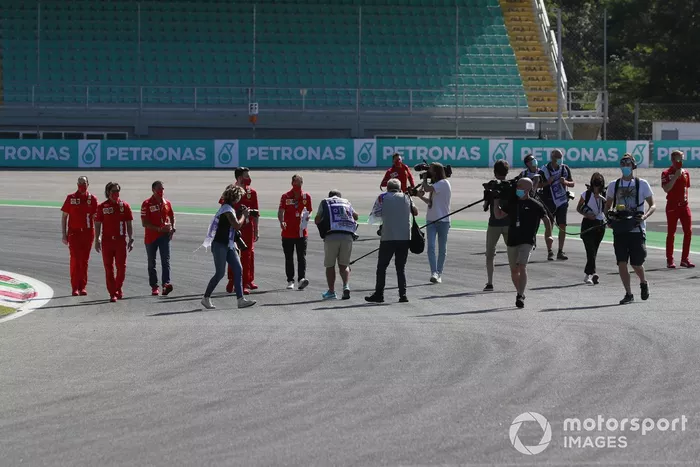 Sebastian Vettel, Ferrari, recorre la pista y es grabado