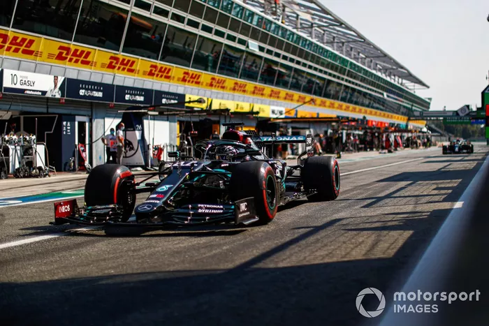 Lewis Hamilton, Mercedes F1 W11, in pit lane