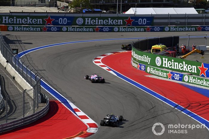 Sergio Pérez, Racing Point RP20, Pierre Gasly, AlphaTauri AT01