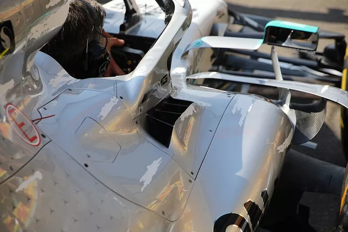 Mercedes W10: Kühlöffnungen