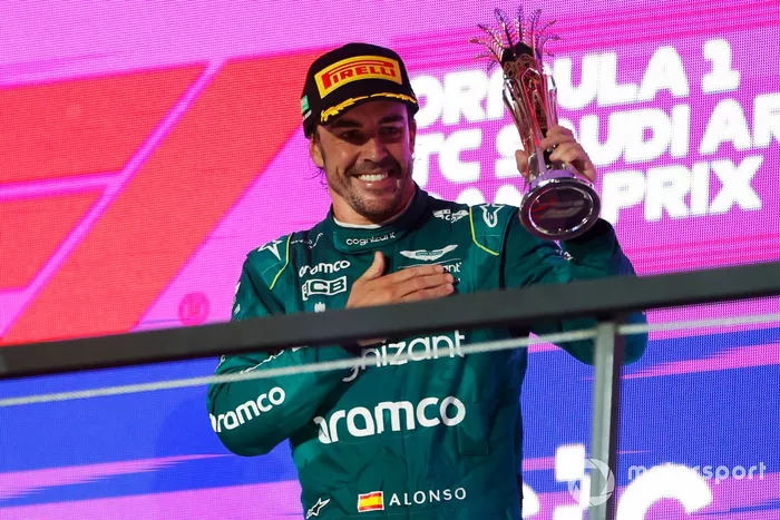 Podio: tercer lugar Fernando Alonso, Aston Martin F1 Team antes de ser sancionado 