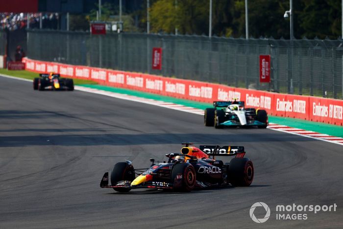 Max Verstappen, Red Bull Racing RB18, Lewis Hamilton, Mercedes W13, Sergio Pérez, Red Bull Racing RB18