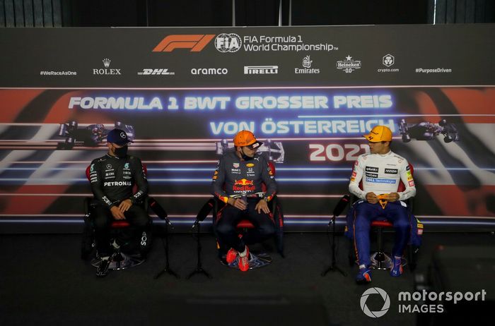 Valtteri Bottas, Mercedes,Max Verstappen, Red Bull Racing y Lando Norris, McLaren, en la conferencia de prensa