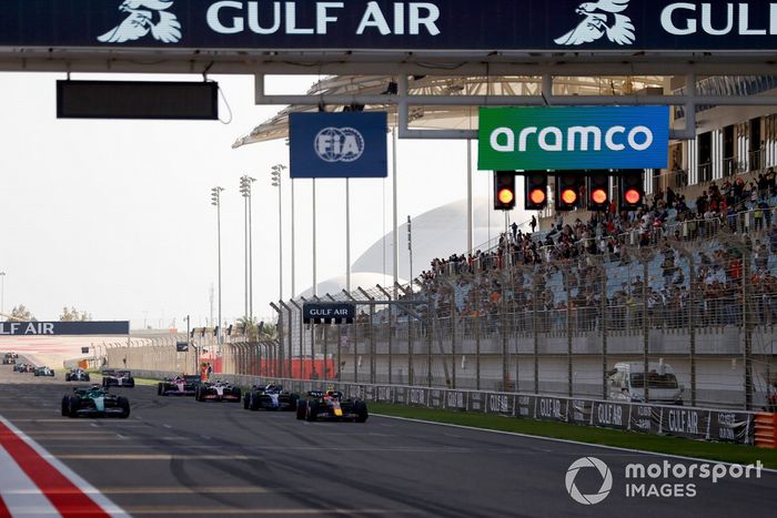 Los pilotos se alinean para practicar una salida