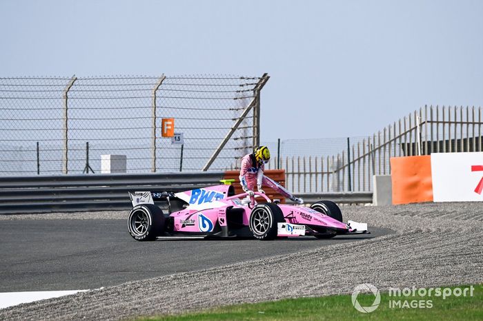 Theo Pourchaire, BWT HWA Racelab, abandona