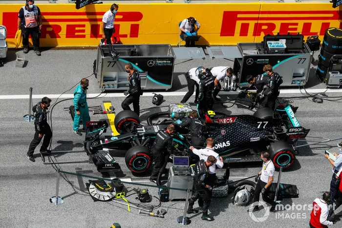 Valtteri Bottas, Mercedes-AMG Petronas F1, on the grid
