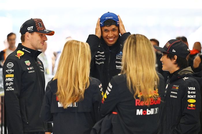 Max Verstappen, Red Bull Racing, Yuki Tsunoda, Red Bull Racing Team, Alexander Albon, Williams