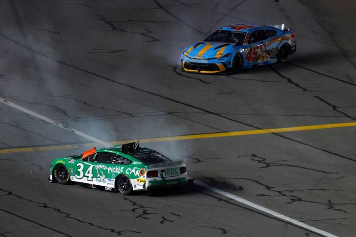 Todd Gilliland, Front Row Motorsports Ford, Tyler Reddick, 23XI Racing Toyota