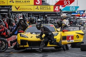 #4 Corvette Racing by Pratt Miller Motorsports Corvette Z06 GT3.R: Tommy Milner, Nicky Catsburg