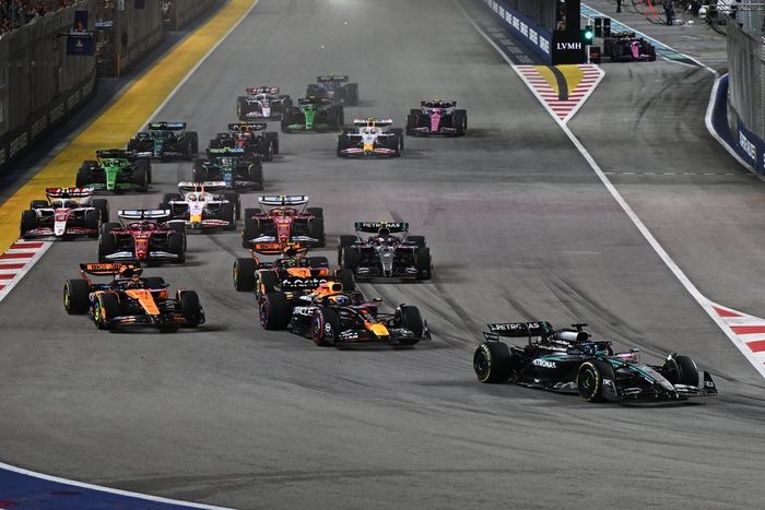 Max Verstappen, Red Bull Racing, George Russell, Mercedes