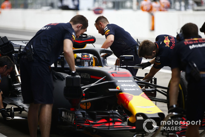 15: Daniel Ricciardo, Red Bull Racing RB14, sin tiempo en Q2