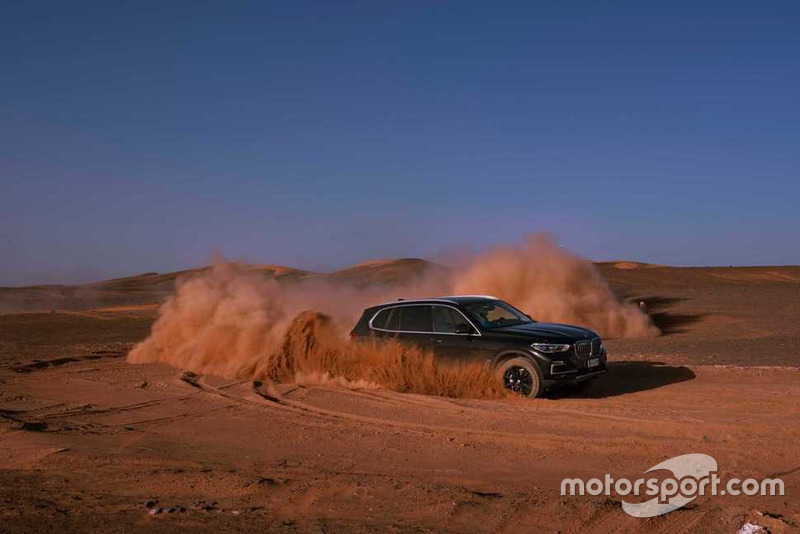 BMW X5 на пісочному треку Монці