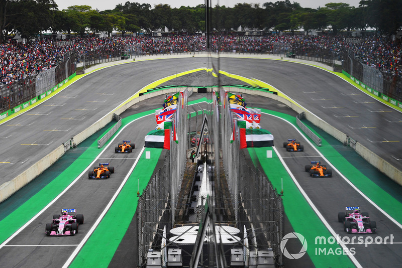 Esteban Ocon, Racing Point Force India VJM11, Stoffel Vandoorne, McLaren MCL33 and Fernando Alonso, McLaren MCL33 