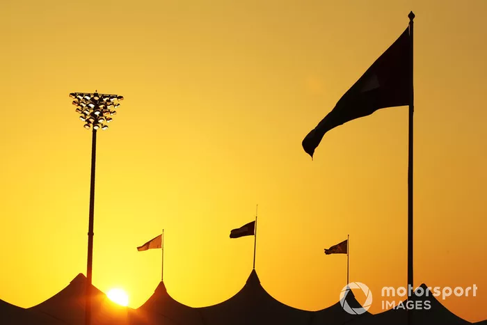 Cae el sol en Abu Dhabi