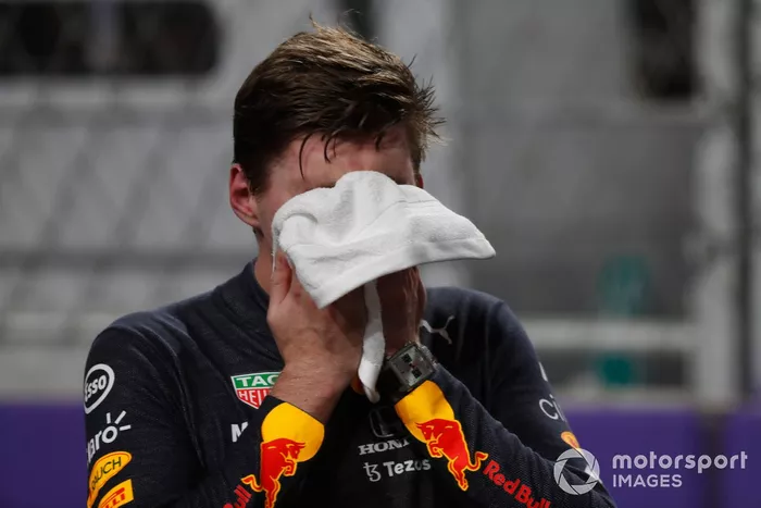 Max Verstappen, de Red Bull Racing, en el Parc Ferme después de chocar al final de la Q3