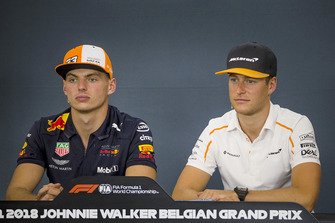 Max Verstappen, Red Bull Racing ve Stoffel Vandoorne, McLaren basın toplantısında
