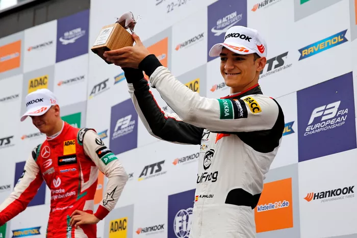 Podio: il terzo classificato Alex Palou, Hitech Bullfrog GP Dallara F317 - Mercedes-Benz