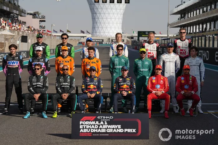 The 2024 drivers line up on the grid for an end of season photograph