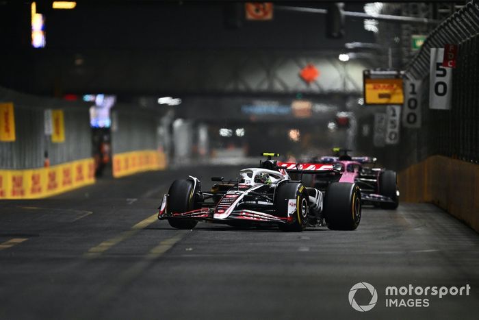 Nico Hulkenberg, Haas VF-24, Esteban Ocon, Alpine A524