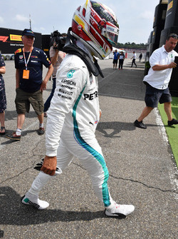 Lewis Hamilton, Mercedes-AMG F1 walks in after stopping on track
