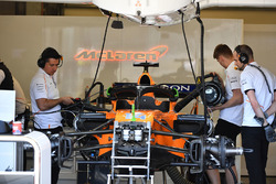 La McLaren MCL33 dans le garage