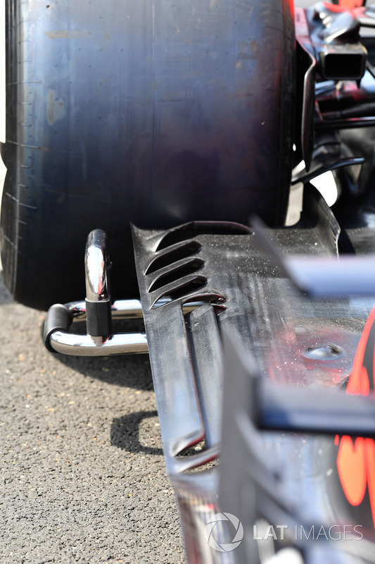 Red Bull Racing RB14 rear floor detail