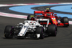 Charles Leclerc, Sauber C37, leads Kimi Raikkonen, Ferrari SF71H