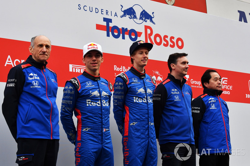 Руководитель Scuderia Toro Rosso Франц Тост, гонщики Пьер Гасли и Брендон Хартли, технический директор команды Джеймс Ки