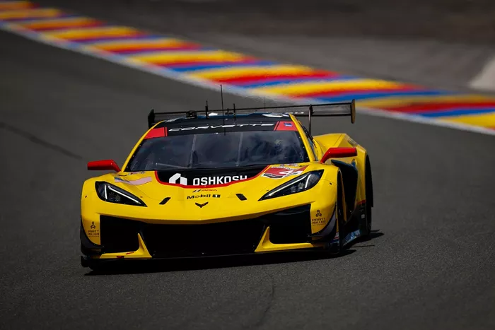 #4 Corvette Racing by Pratt Miller Motorsports Corvette Z06 GT3.R: Tommy Milner, Nicky Catsburg, Andrea Caldarelli